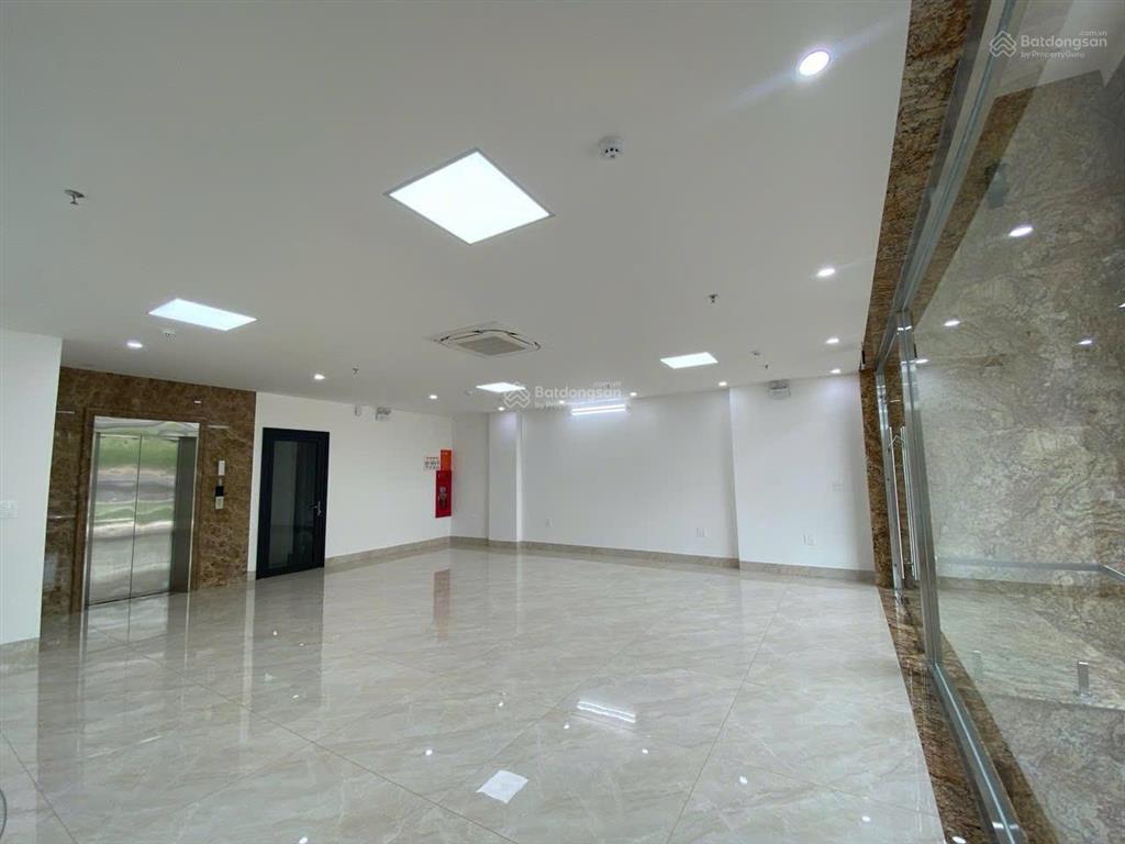 Cho thuê nhà mp hoàng văn thái dt 95m2x6 tầng, mt 5,2m thang máy, thông sàn, giá 60tr/th