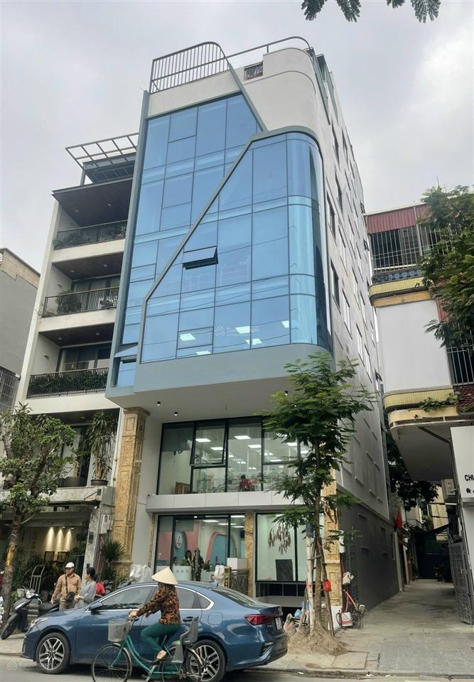 Cho thuê nhà mp hoàng văn thái dt 95m2x6 tầng, mt 5,2m thang máy, thông sàn, giá 60tr/th