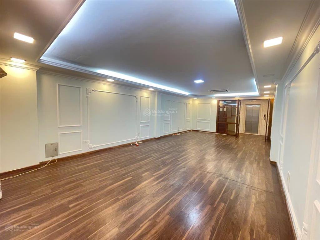Cho thuê nhà mới phố lạc long quân 50m2, 8 tầng, mặt tiền 4,2m, thang máy, thông sàn. giá 30tr/th