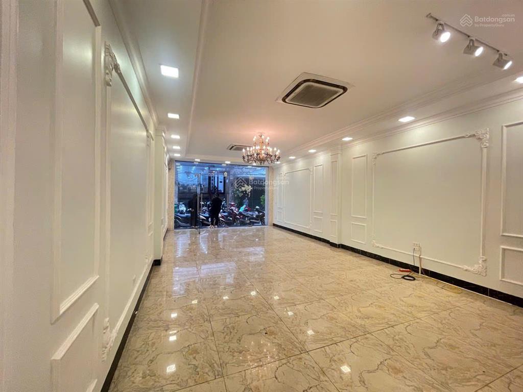 Cho thuê nhà mới phố lạc long quân 50m2, 8 tầng, mặt tiền 4,2m, thang máy, thông sàn. giá 30tr/th