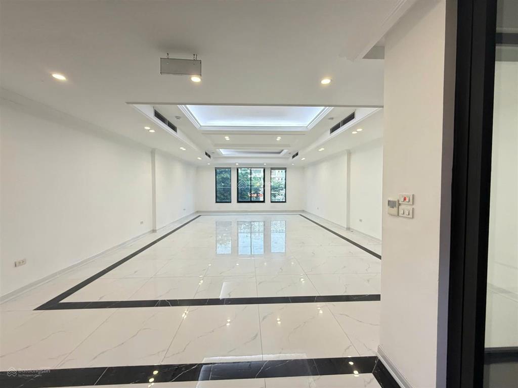 Tòa nhà mặt phố cầu giấy 70m2x7t mt5m thông sàn các tầng mới đẹp đủ thang máy pccc vỉa hè rộng 55tr