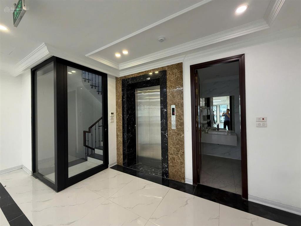 Tòa nhà mặt phố cầu giấy 70m2x7t mt5m thông sàn các tầng mới đẹp đủ thang máy pccc vỉa hè rộng 55tr