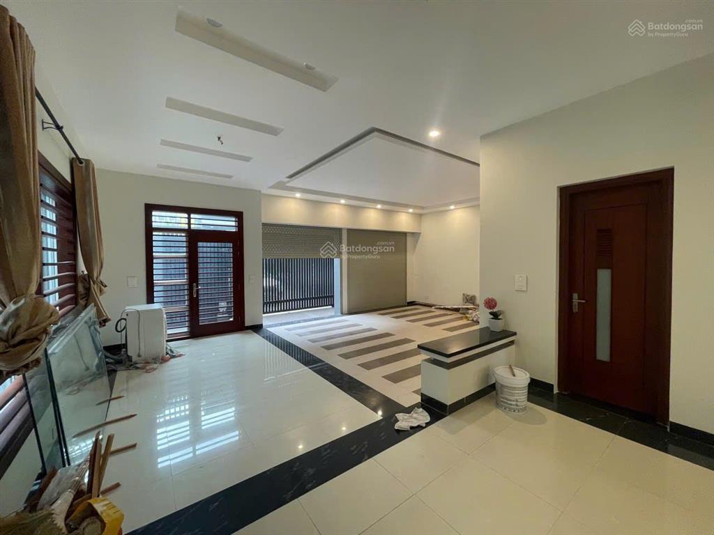 Cho thuê nhà tại đại kim 68m2 x 4 tầng, mt 5,5m, đồ cơ bản, thông sàn, thang máy, giá 31tr/th
