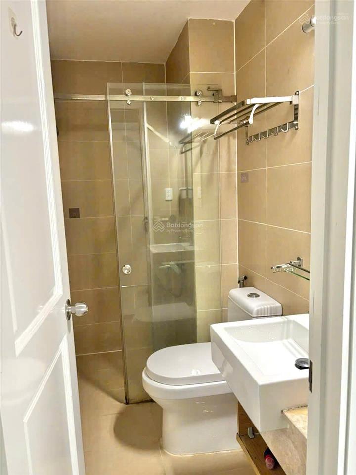 Căn hộ như ảnh  15 triệu  2pn 2wc  full nội thất, căn góc. cuối tháng 5 ở được.   0909 035 ***