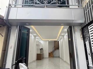 Chính chủ bán nhà 2 tầng mặt ngõ Giải Phóng , ô tô đỗ cửa