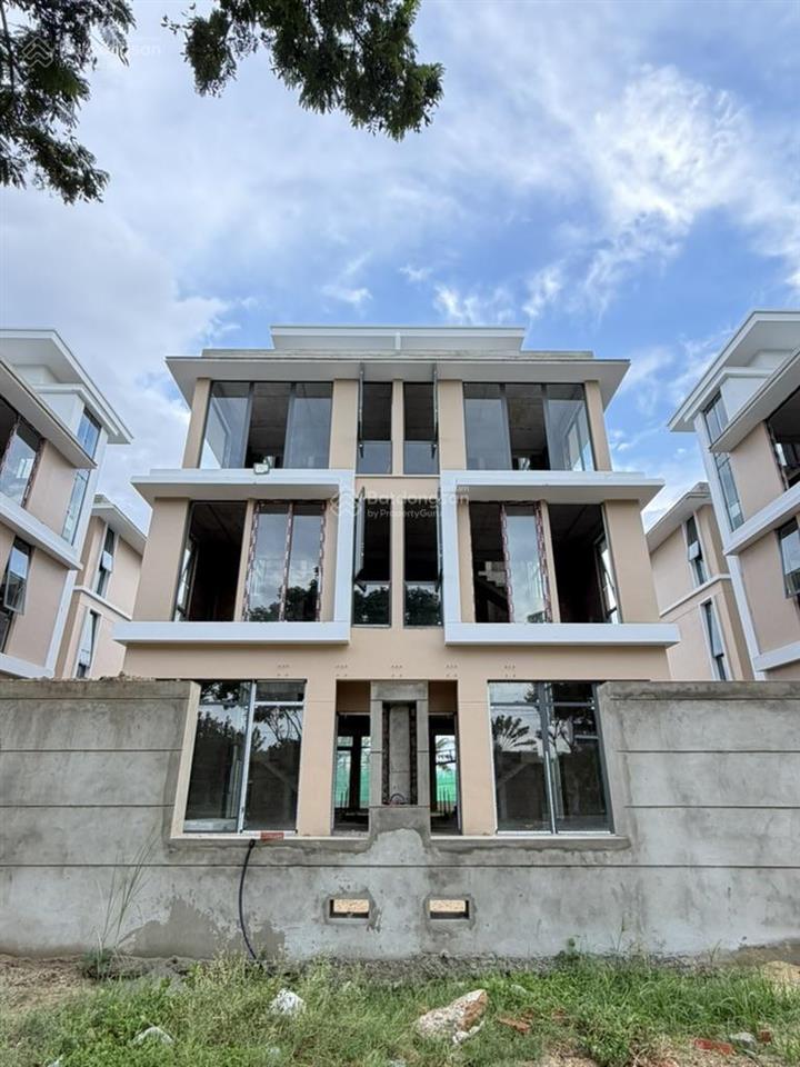 Siêu phẩm biệt thự sổ lâu dài cạnh sân golf 36 hố, cách biển mỹ khê chưa đến 500m, nhận nhà ngay