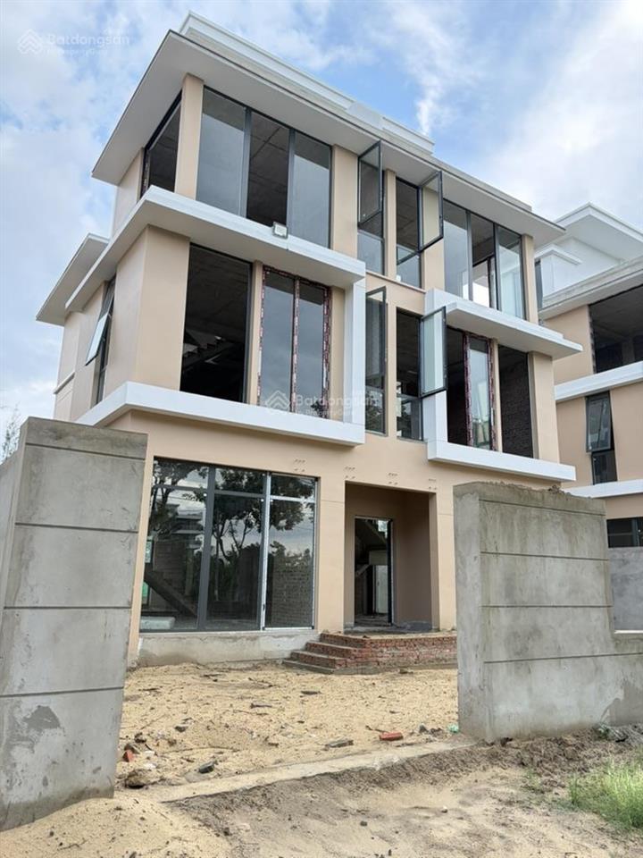 Siêu phẩm biệt thự sổ lâu dài cạnh sân golf 36 hố, cách biển mỹ khê chưa đến 500m, nhận nhà ngay