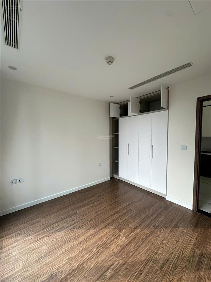 Sunshine city. cho thuê căn 3pn đồ cơ bản. có thể vào ở ngay. giá 18 triệu