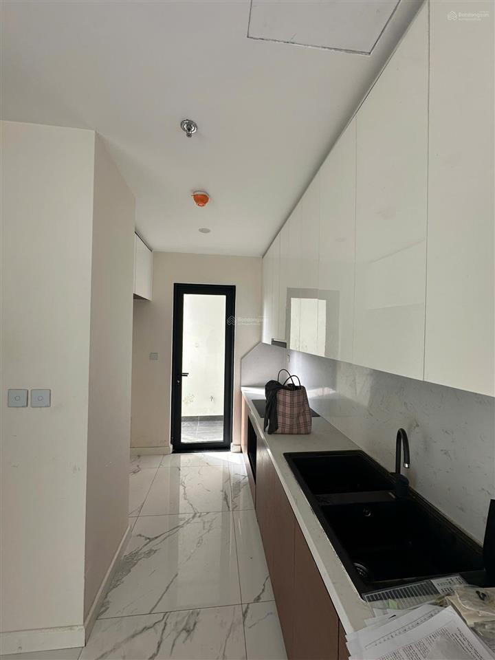 Sunshine city. cho thuê căn 3pn đồ cơ bản. có thể vào ở ngay. giá 18 triệu