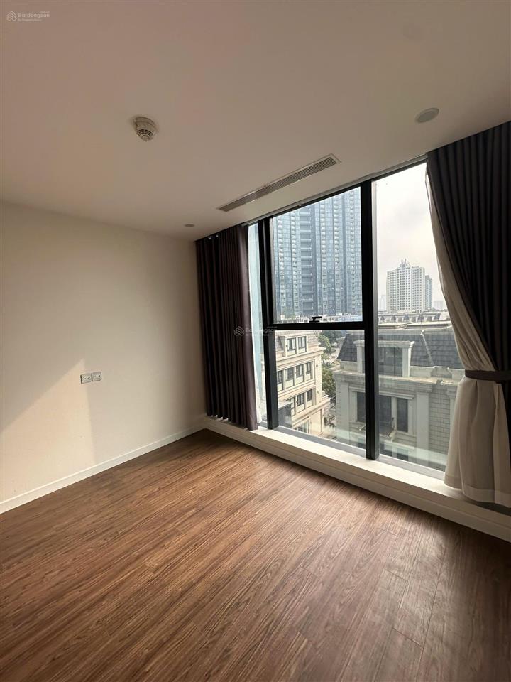 Sunshine city. cho thuê căn 3pn đồ cơ bản. có thể vào ở ngay. giá 18 triệu