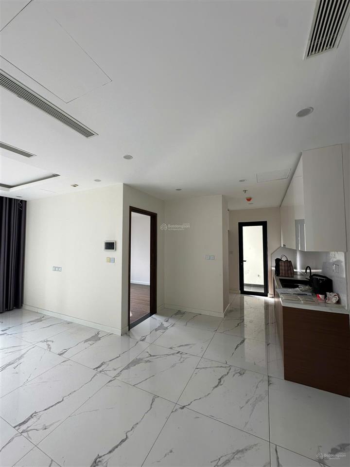 Sunshine city. cho thuê căn 3pn đồ cơ bản. có thể vào ở ngay. giá 18 triệu