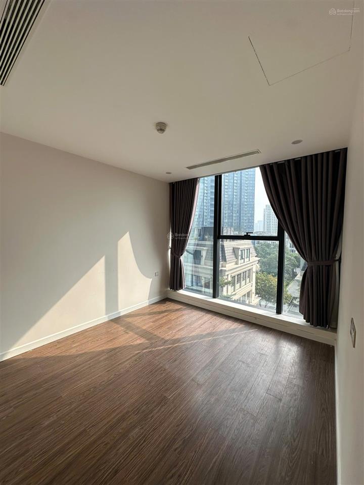 Sunshine city. cho thuê căn 3pn đồ cơ bản. có thể vào ở ngay. giá 18 triệu