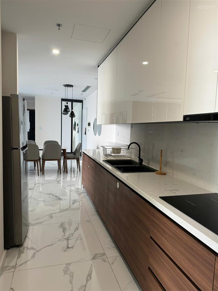 Chính chủ cho thuê căn 3pn view sông. diện tích 105m2. full đồ đẹp. giá 28 triệu