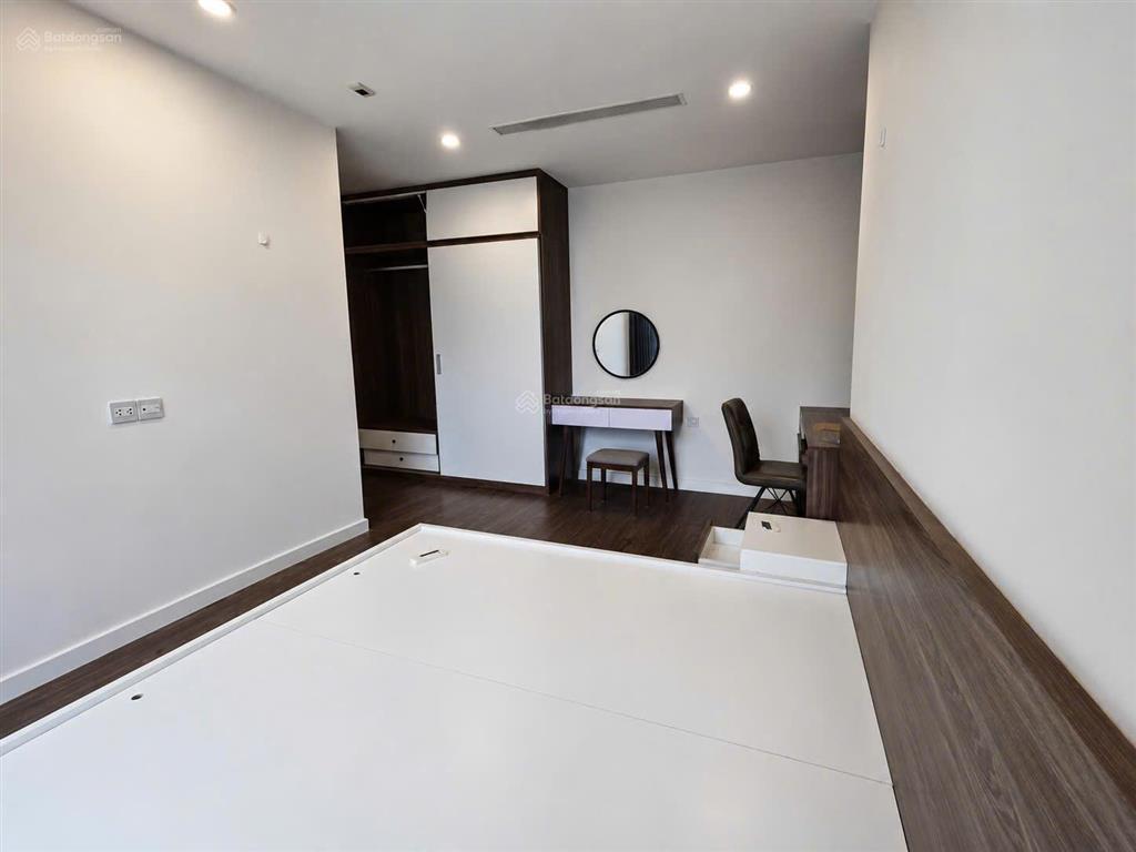 Cho thuê căn 3pn full đồ, 104m2, view công viên ciputra, giá 20tr