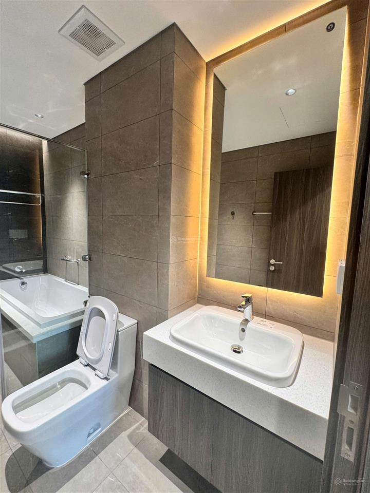 Cho thuê cc diamond centery, 20 triệu gồm chỗ đậu xe định danh, 120m², 3pn, 3wc, giá siêu hời!
