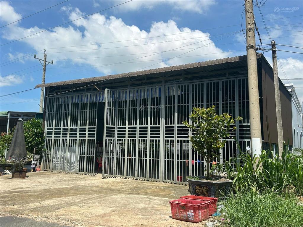 Bán nhà 13x82m (1374m2) nhựa đinh công tráng, gần biển, giá tốt nhà đẹp