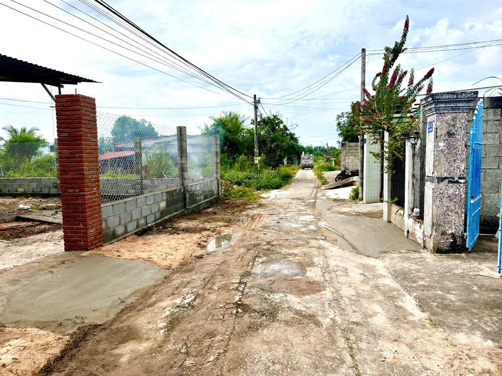 Ngộp bán gấp lô đất sát biển 10x38 có 100m2 thổ giá chỉ 2,1 tỷ giá tốt