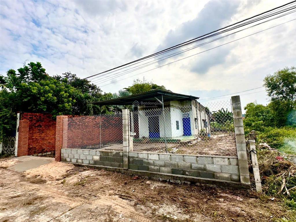 Ngộp bán gấp lô đất sát biển 10x38 có 100m2 thổ giá chỉ 2,1 tỷ giá tốt