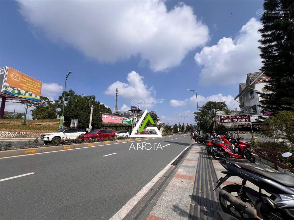 Biệt thự mặt tiền đường hồ tùng mậu  203m2  3 tầng  sổ hồng  view hồ xuân hương