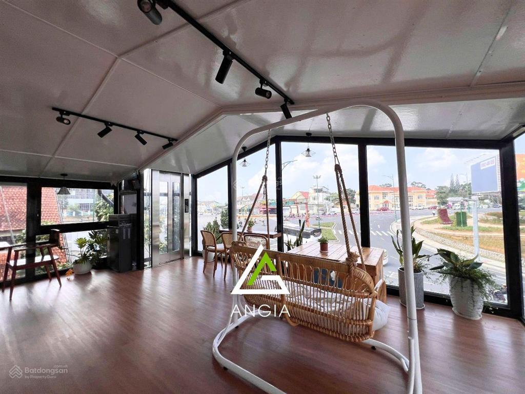 Biệt thự mặt tiền đường hồ tùng mậu  203m2  3 tầng  sổ hồng  view hồ xuân hương