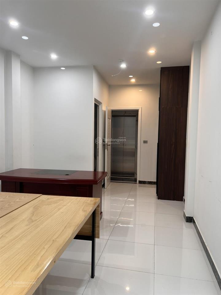 Cho thuê văn phòng mới mặt phố cù chính lan có thang máy