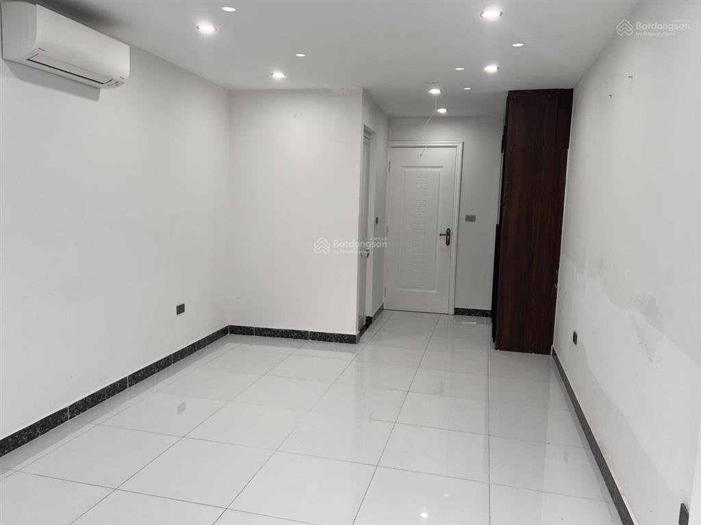 Cho thuê văn phòng mới mặt phố cù chính lan có thang máy