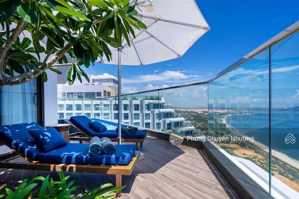 Bán căn sky villa 2pn có hồ bơi + sân vườn riêng (87m2)  tòa ruby sát biển  giá 3,2 tỷ full nt