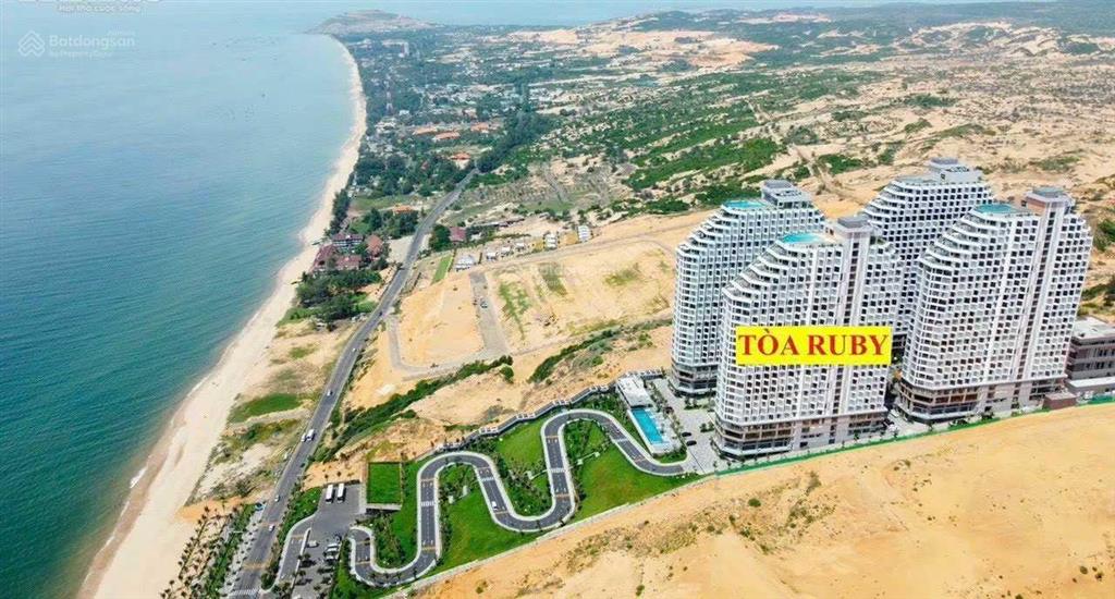 Bán căn sky villa 2pn có hồ bơi + sân vườn riêng (87m2)  tòa ruby sát biển  giá 3,2 tỷ full nt