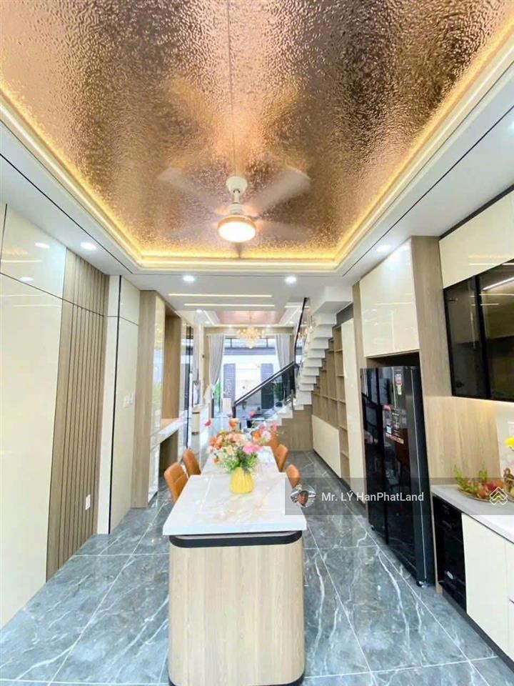 Nhà riêng ngay ngã tư ga thông 4pn + 6wc,4x19m = 76m2 giá 7,6 tỷ