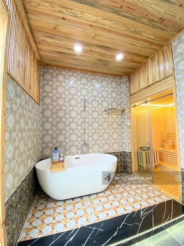 Nhà riêng ngay ngã tư ga thông 4pn + 6wc,4x19m = 76m2 giá 7,6 tỷ