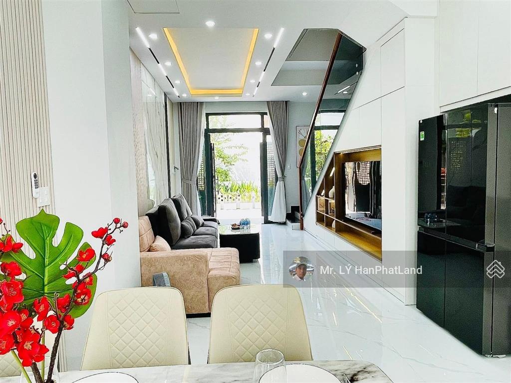 Chỉ 6,1 tỷ dt 4x13m xây 2 lầu gần sông sg mát mẻ quanh năm