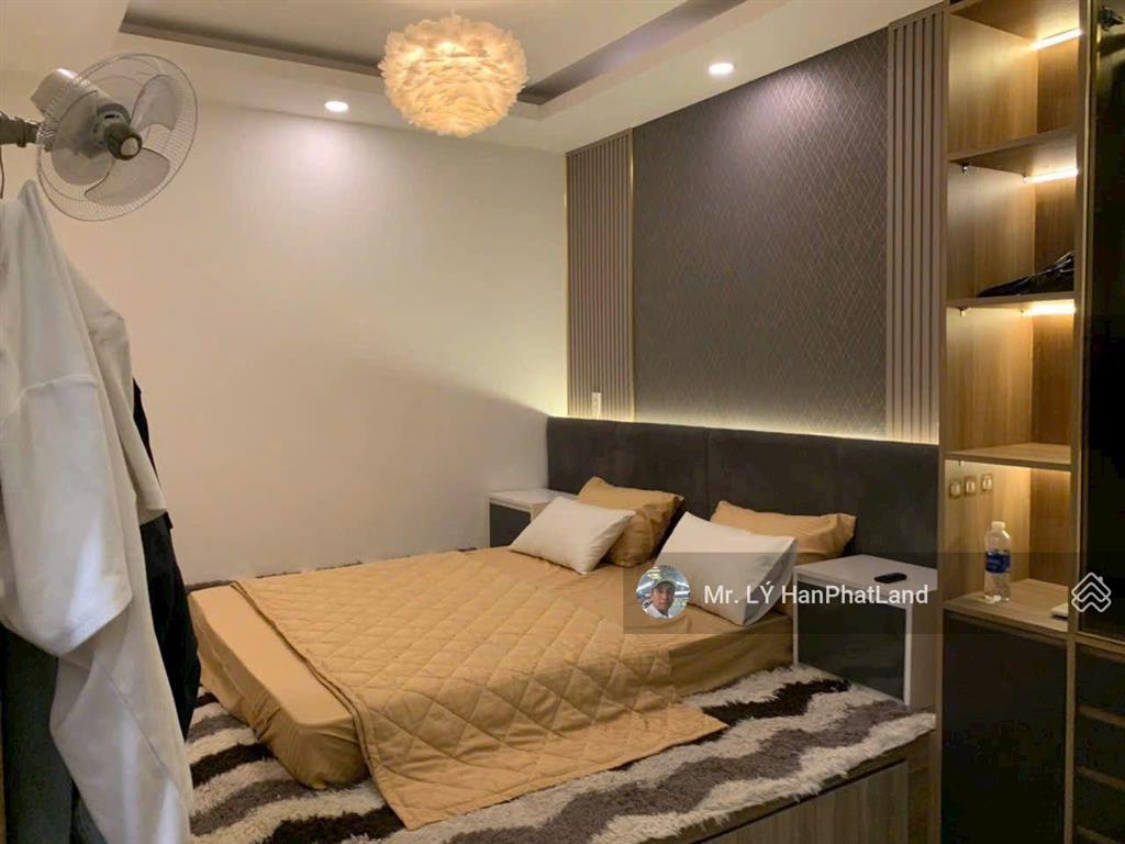 Căn penhouse 2 mặt tiền 180 m2, gần sông mát mẻ, ngắm thành phố về đêm đẹp lắm