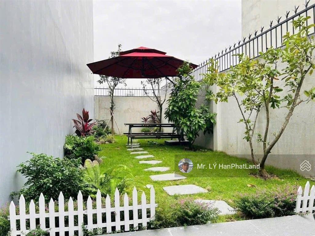 Nhà 3 lầu 7,55m x 19m full thổ cư tại tx22, q12
giá bán 8,3 tỷ thương lượng nhẹ