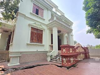 Biệt thự sân vườn, gần sông mát mẻ. khu dân cư cao cấp yên tĩnh, sạch sẽ văn minh