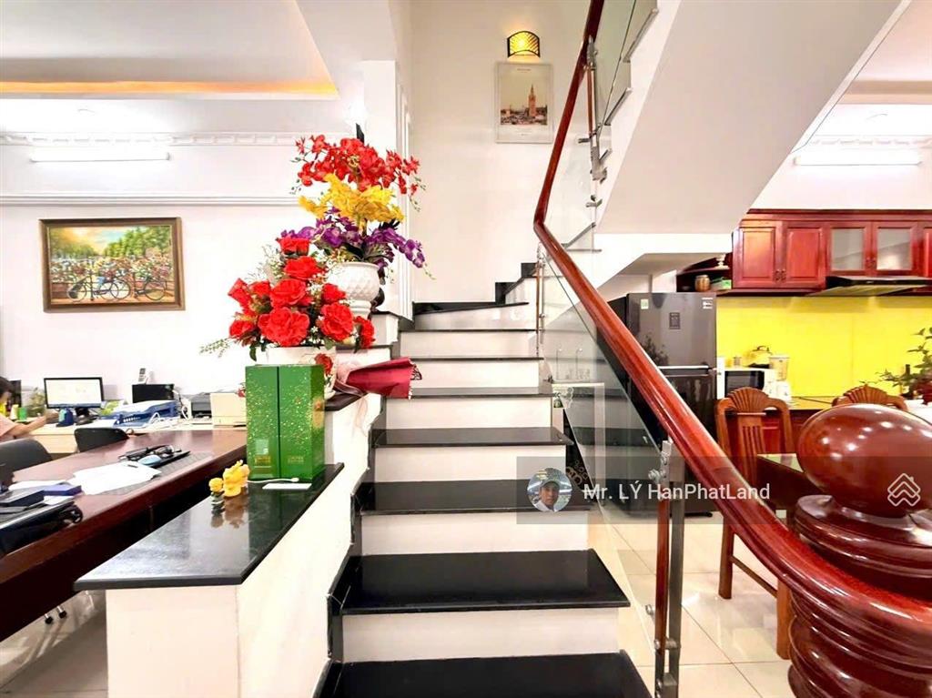 Nhà đẹp 4x15,5m thạnh lộc 16 ngã tư ga q 12
giá tốt chỉ 5,2 tỷ qua gv 3 phút