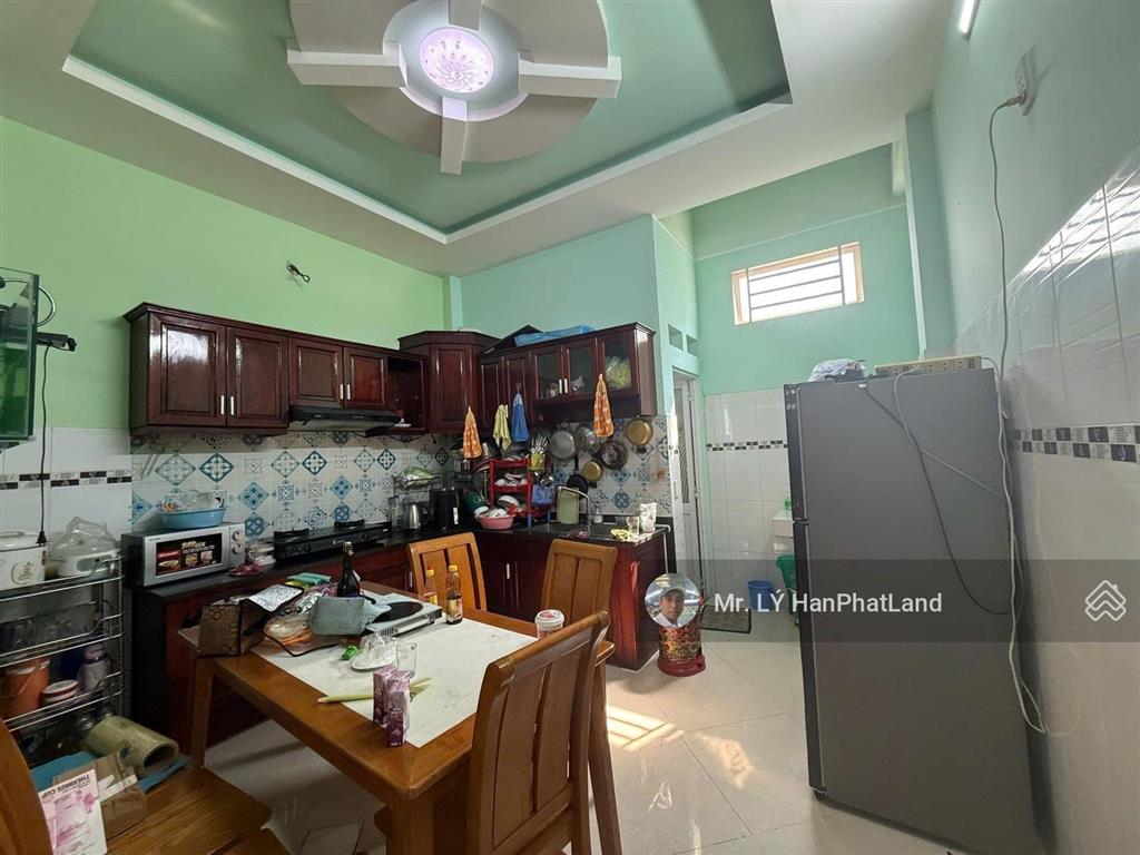 Nhà đẹp ngay ngã tư ga 4x13m, 2 lầu, 4pn chỉ 5.25 tỷ vị trí cực thuận tiện ngay ngã tư ga