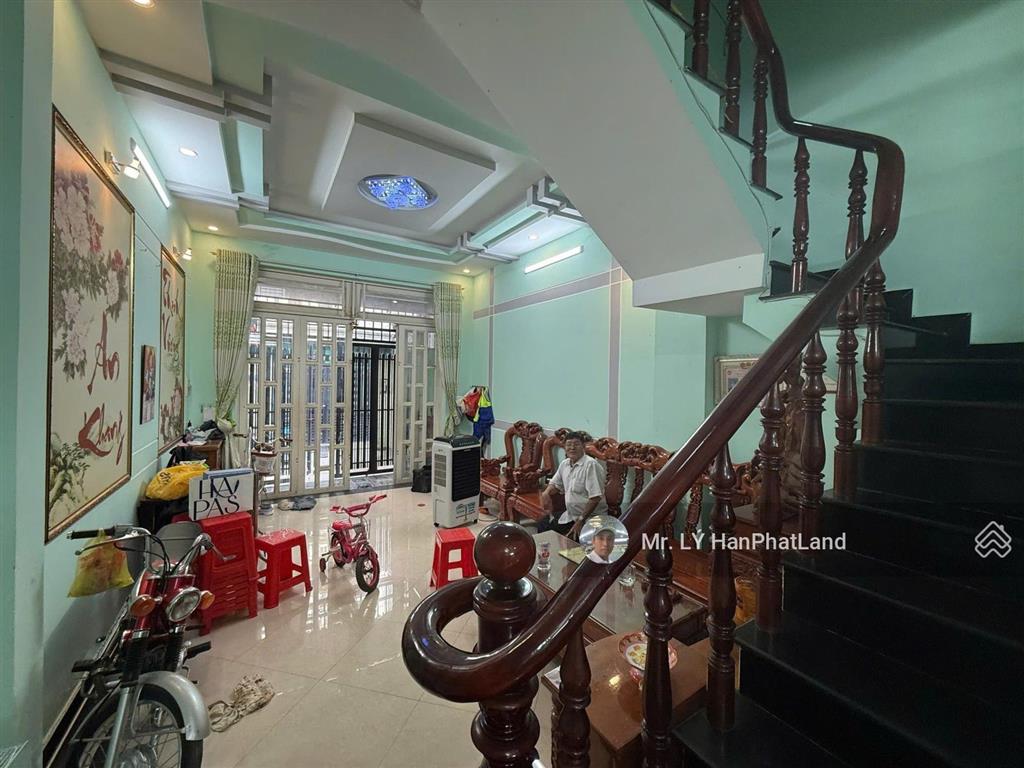 Nhà đẹp ngay ngã tư ga 4x13m, 2 lầu, 4pn chỉ 5.25 tỷ vị trí cực thuận tiện ngay ngã tư ga