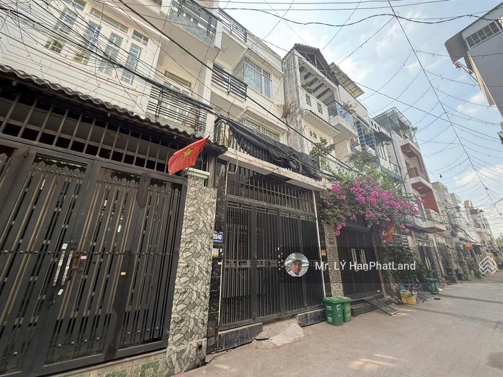Nhà đẹp ngay ngã tư ga 4x13m, 2 lầu, 4pn chỉ 5.25 tỷ vị trí cực thuận tiện ngay ngã tư ga
