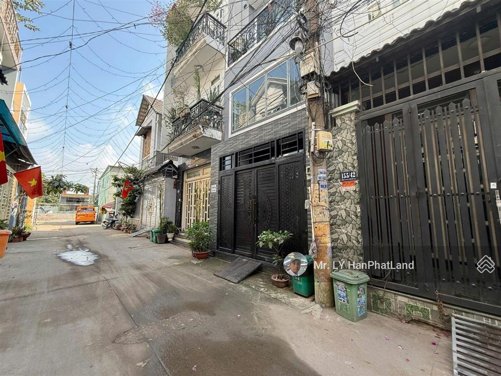 Nhà đẹp ngay ngã tư ga 4x13m, 2 lầu, 4pn chỉ 5.25 tỷ vị trí cực thuận tiện ngay ngã tư ga