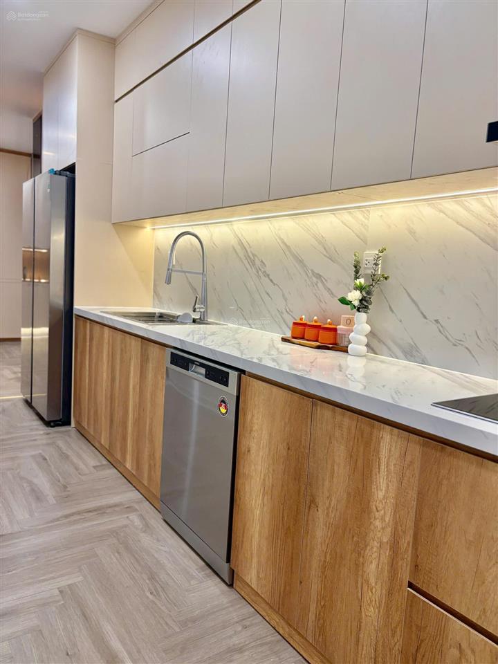 Chính chủ bán căn 3 ngủ, 123m2 tại the golden palm, ban công tây bắc, full nội thất cao cấp, sổ đỏ