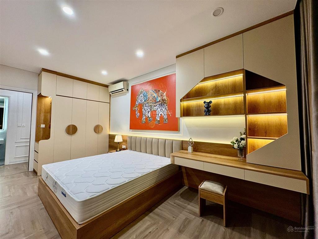 Chính chủ bán căn 3 ngủ, 123m2 tại the golden palm, ban công tây bắc, full nội thất cao cấp, sổ đỏ