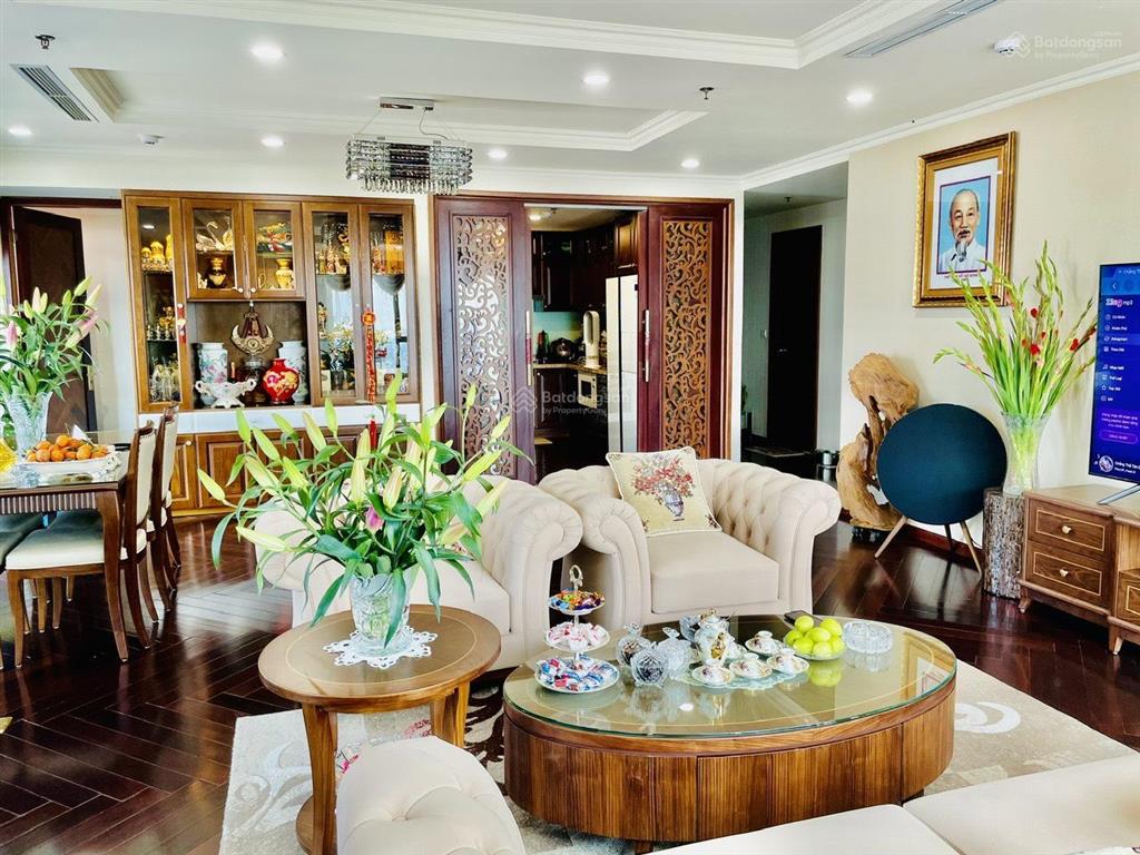 Chính chủ bán căn 181m2, 4 ngủ, full nội thất, ban công đn, tại chung cư b4  b14 kim liên, sổ đỏ