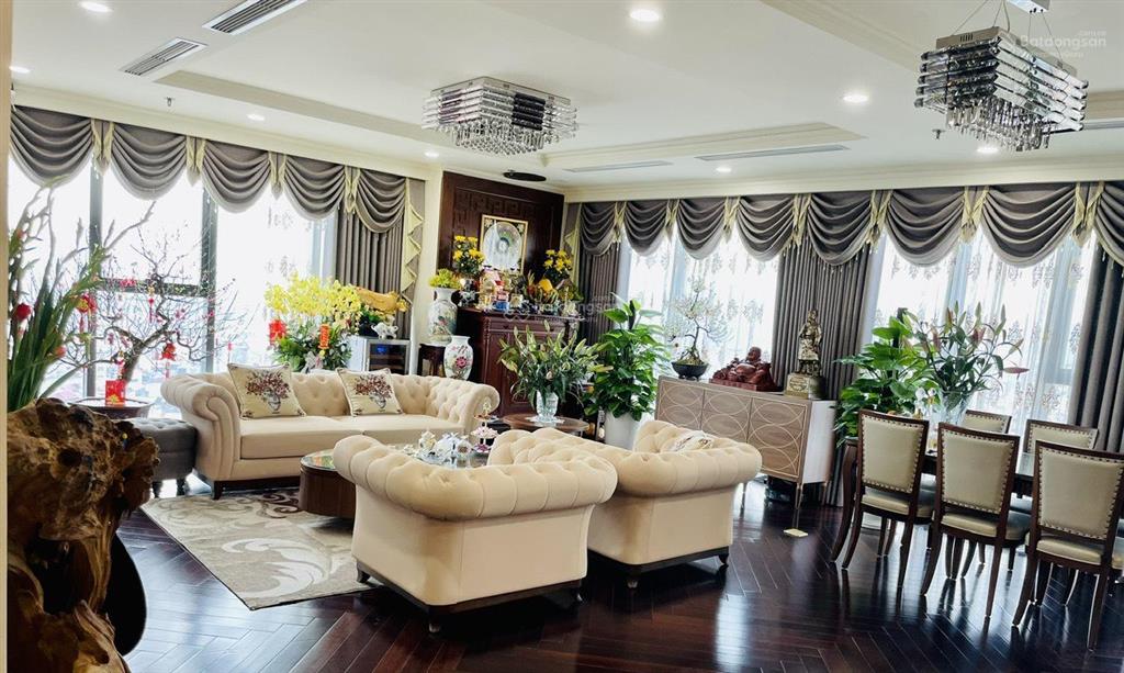 Chính chủ bán căn 181m2, 4 ngủ, full nội thất, ban công đn, tại chung cư b4  b14 kim liên, sổ đỏ