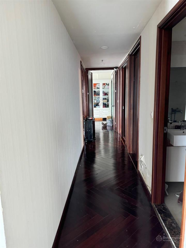 Chính chủ bán căn 181m2, 4 ngủ, full nội thất, ban công đn, tại chung cư b4  b14 kim liên, sổ đỏ