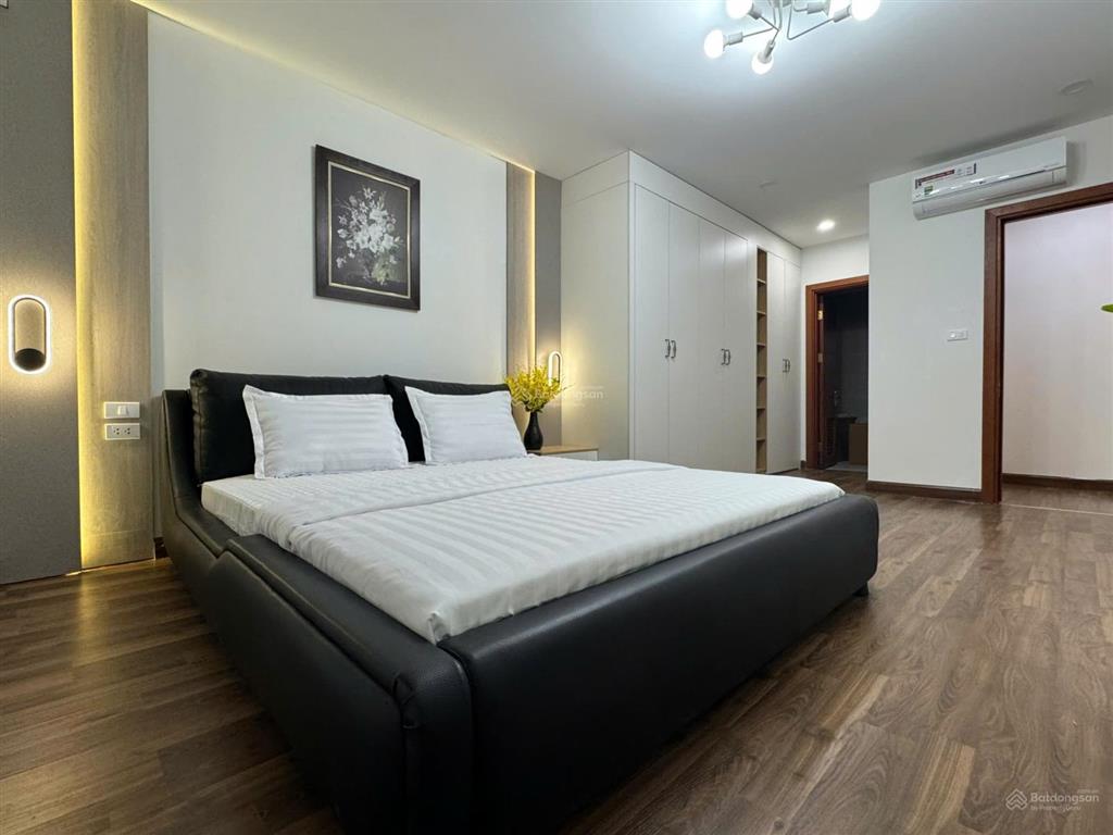 Chính chủ bán căn 3 ngủ, 114m2 tại dự án golden land tòa c, ntcb, ban công đông nam, sổ đỏ