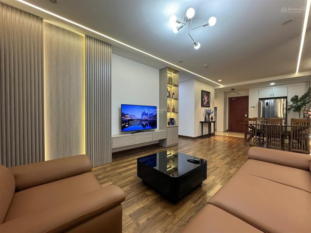 Chính chủ bán căn 3 ngủ, 114m2 tại dự án golden land tòa c, ntcb, ban công đông nam, sổ đỏ