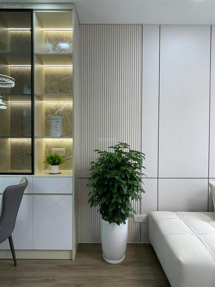 Gia đình em cần bán căn 2 ngủ 70m2, full đồ, tại rivera park tòa b, ban công tây nam, sổ đỏ