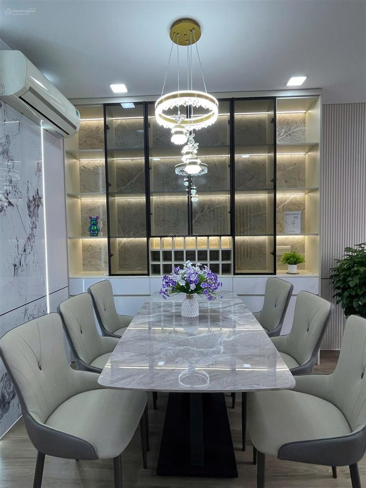 Gia đình em cần bán căn 2 ngủ 70m2, full đồ, tại rivera park tòa b, ban công tây nam, sổ đỏ