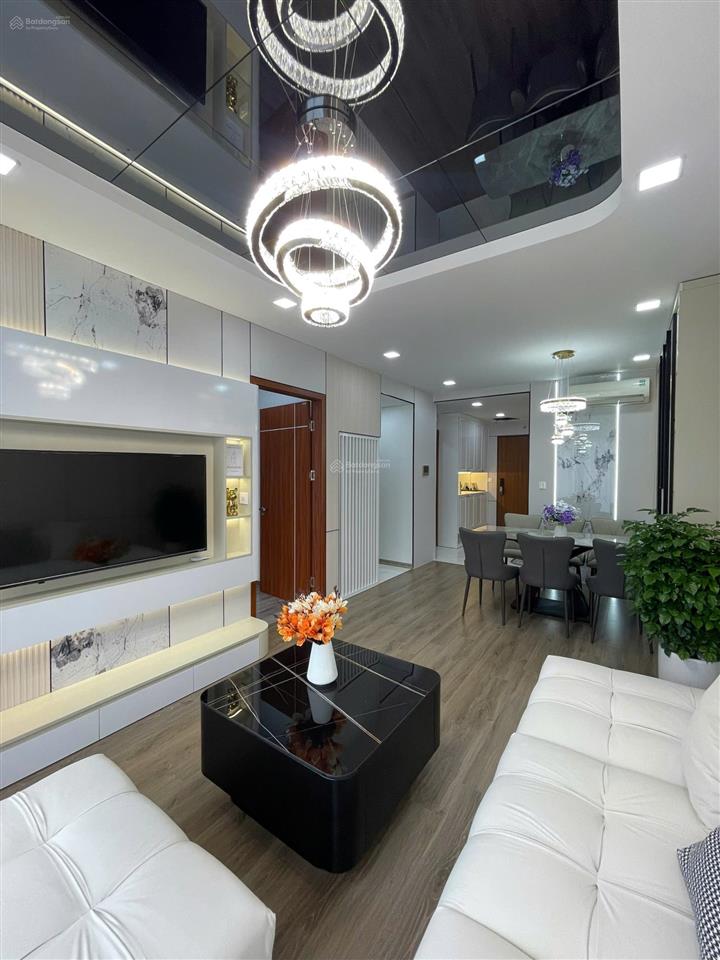 Gia đình em cần bán căn 2 ngủ 70m2, full đồ, tại rivera park tòa b, ban công tây nam, sổ đỏ