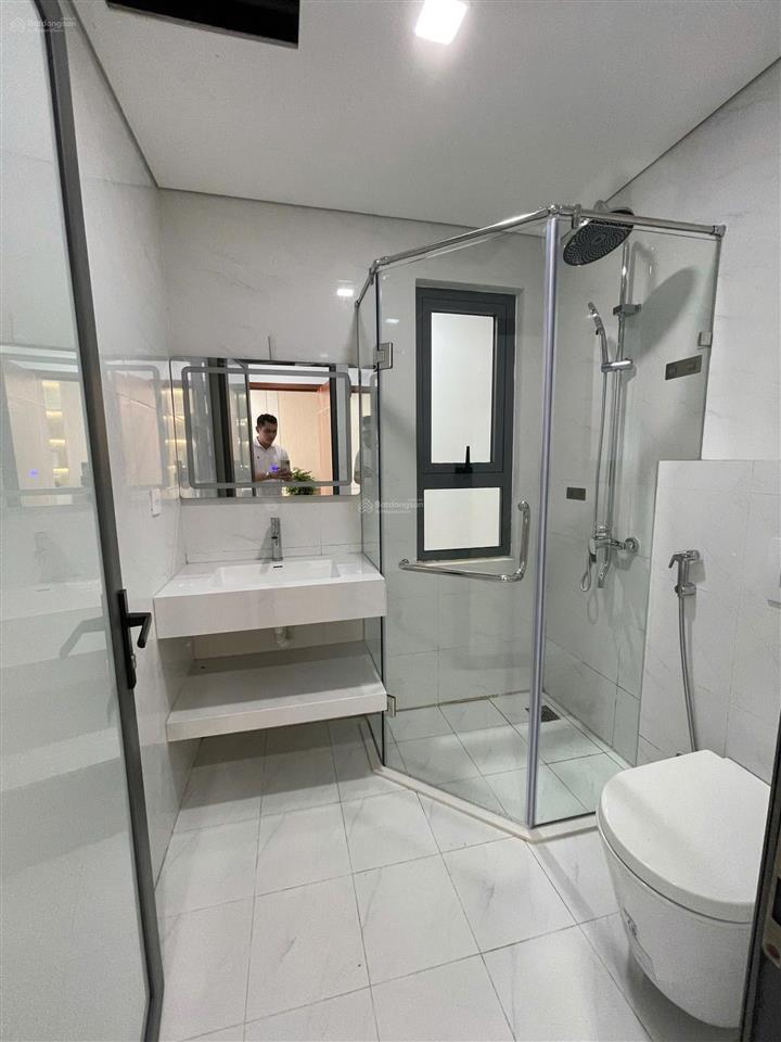 Gia đình em cần bán căn 2 ngủ 70m2, full đồ, tại rivera park tòa b, ban công tây nam, sổ đỏ